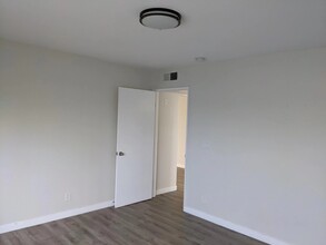 520 N Virgil Ave in Los Angeles, CA - Building Photo - Building Photo
