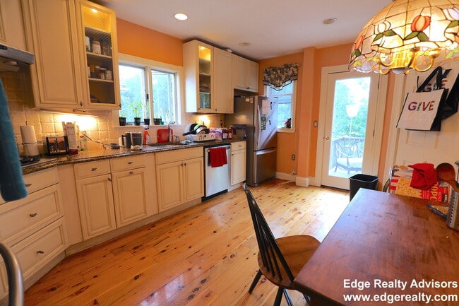 48 Burton St, Unit 2