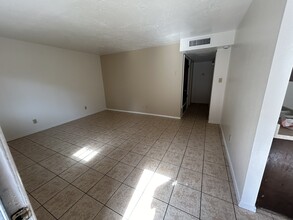 1038 Texas St NE, Unit A in Albuquerque, NM - Foto de edificio - Building Photo