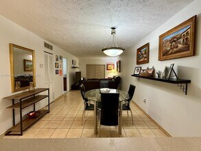 6055 W 19th Ave-Unit -419 in Hialeah, FL - Building Photo - Building Photo