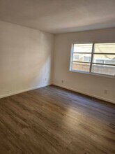 8800 Cedros Ave, Unit 117 in Panorama City, CA - Foto de edificio - Building Photo