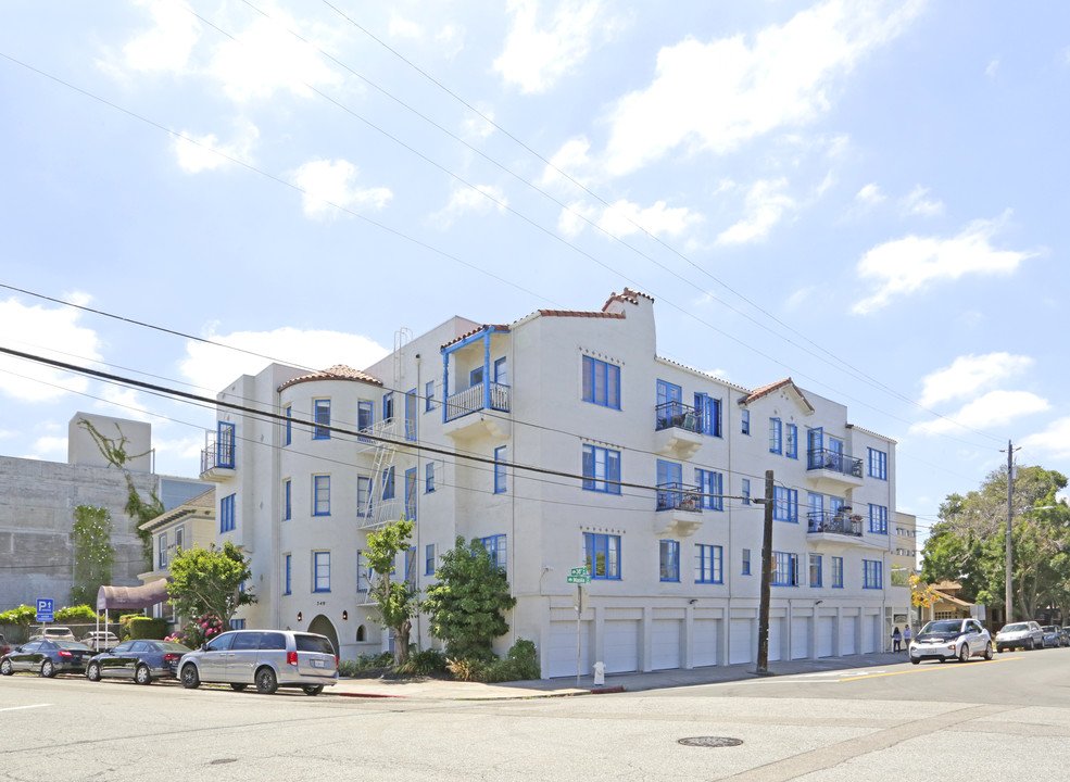 El Cortez in Oakland, CA - Building Photo