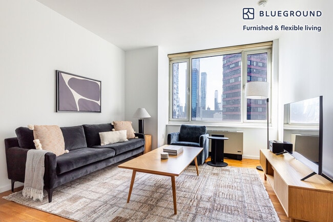 635 W 42nd St