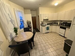 126-128 Vernal St in Everett, MA - Building Photo - Building Photo