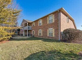 2310 Sylved Ln, Unit Condo #12 in Cincinnati, OH - Building Photo