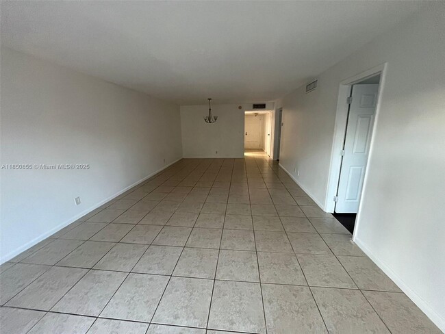 6361 N Falls Cir Dr in Lauderhill, FL - Building Photo - Building Photo
