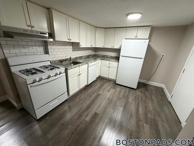 887 Varnum Ave in Lowell, MA - Building Photo - Building Photo