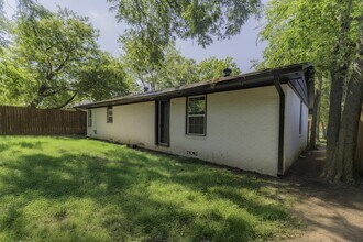 1103 N Grant Dr in Sherman, TX - Building Photo - Building Photo