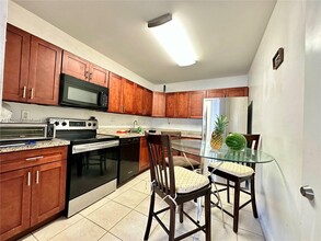 2245 Cody St in Hollywood, FL - Building Photo - Building Photo