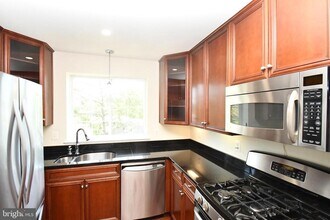 4179 S Four Mile Run Dr in Arlington, VA - Building Photo - Building Photo