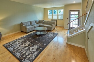 973 B St in Ashland, OR - Building Photo - Building Photo