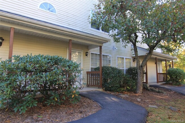 property at 1902 Rosewood Ct