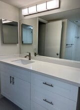 2811 N Oakland Forest Dr, Unit 102 in Oakland Park, FL - Building Photo - Building Photo