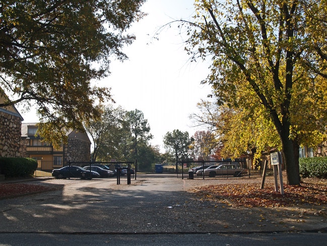 The Villas at Willow Creek in Memphis, TN - Building Photo - Building Photo