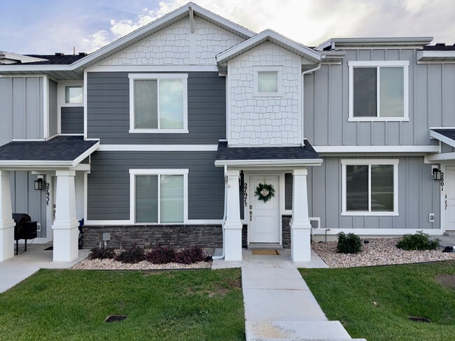 2797 N Airmen Ave