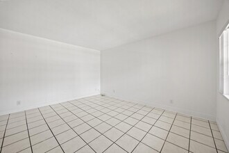 5050 Bayview Dr in Fort Lauderdale, FL - Building Photo - Building Photo