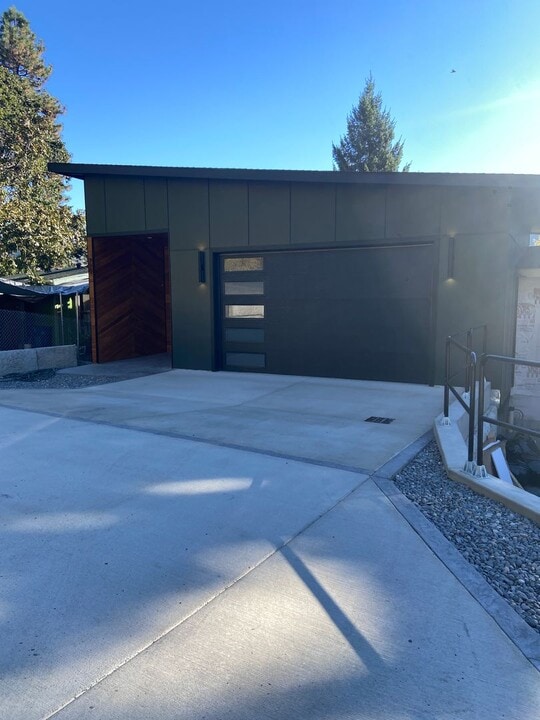 727 NW Achor Ave in White Salmon, WA - Building Photo