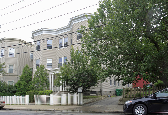 94 Boston Ave in Medford, MA - Foto de edificio - Building Photo