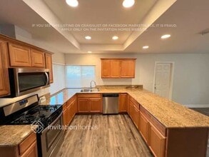 1070 Country Club Ln in Corona, CA - Foto de edificio - Building Photo