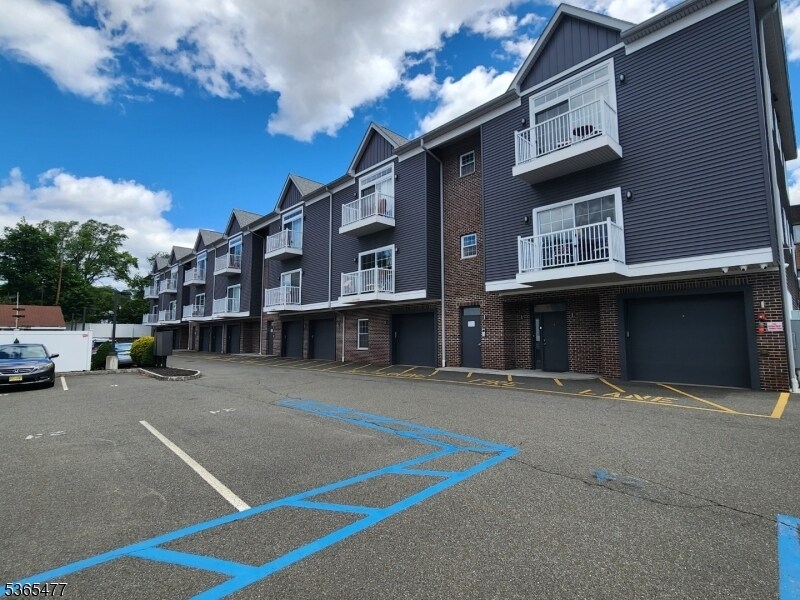 59 Willet St in Bloomfield, NJ - Foto de edificio