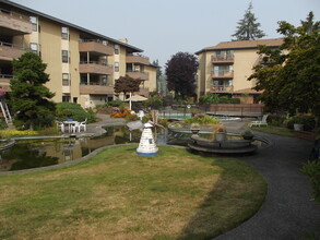 Highlands Apartments 55+ in Seattle, WA - Building Photo - Building Photo