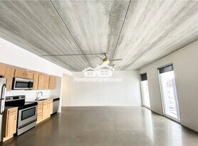 350 E Locust St in Des Moines, IA - Building Photo