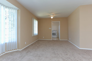 Santo Tomas Apartment Homes in Los Angeles, CA - Building Photo - Interior Photo