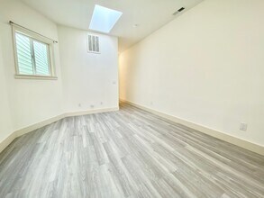 1242-1244 Howard St in San Francisco, CA - Foto de edificio - Building Photo