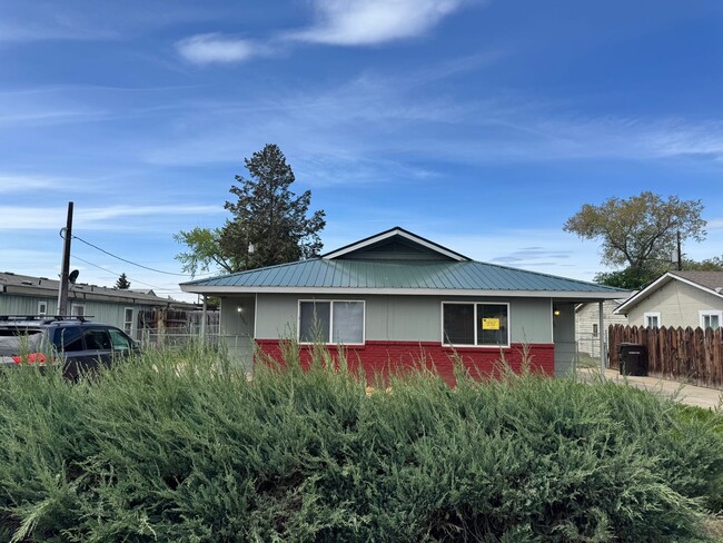 property at 1606 S 1st Ave