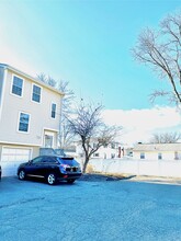 12 Tabshey Ct, Unit 12 in Wethersfield, CT - Foto de edificio - Building Photo