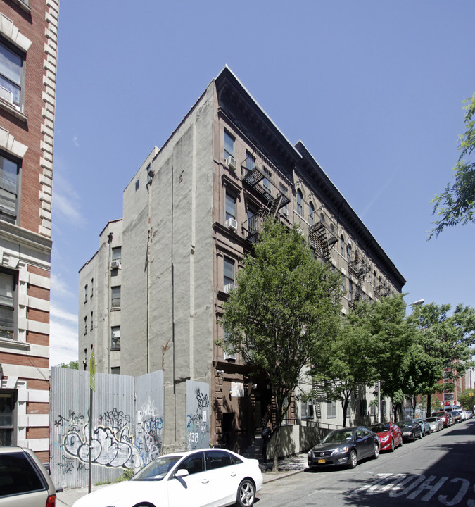 303-311 W 117th St in New York, NY - Building Photo