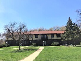 2442 Chalet Gardens Ct, Unit 4