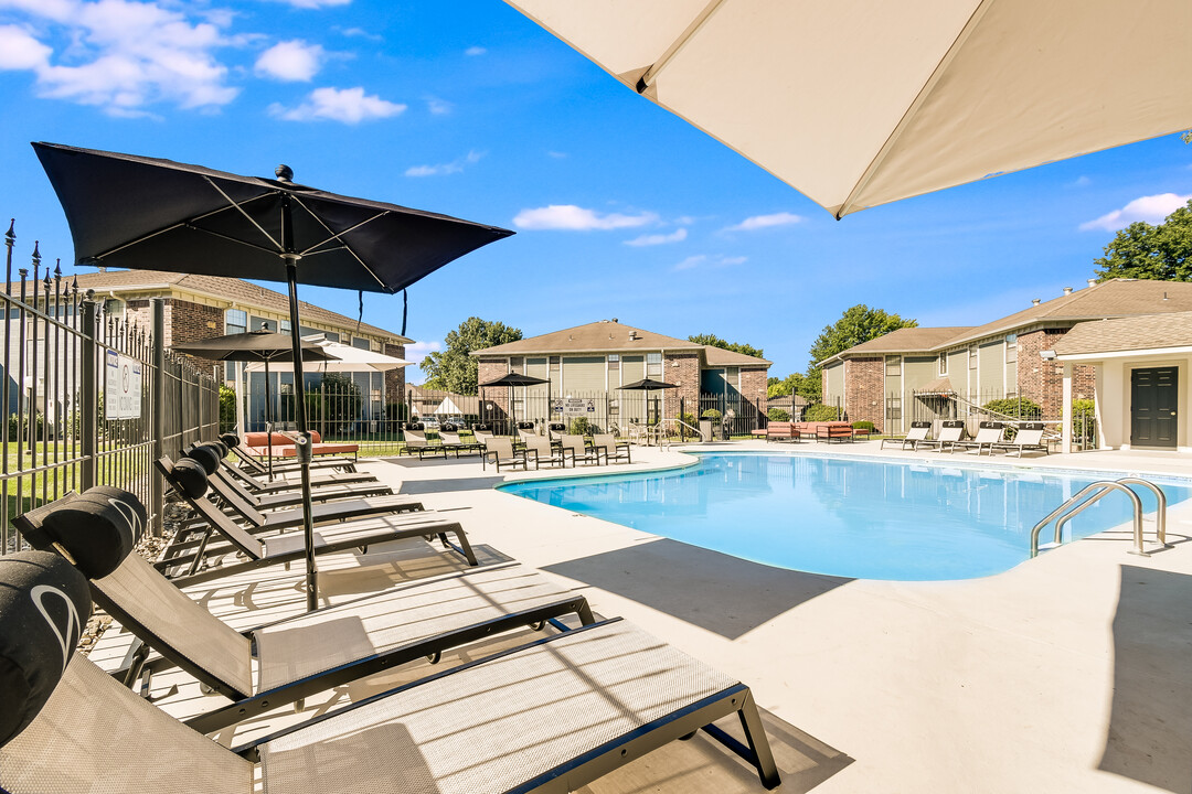 The Arbor Apartments and Townhomes in Blue Springs, MO - Building Photo