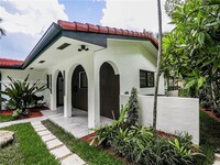 530 NE 91st St in Miami Shores, FL - Foto de edificio - Building Photo