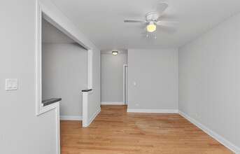 3726 N Pine Grove Ave, Unit 3E in Chicago, IL - Foto de edificio - Building Photo