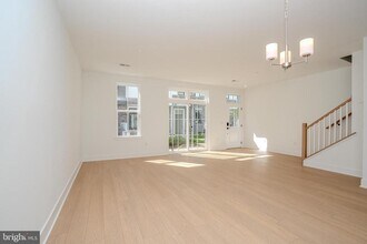 8104 Donatello Dr in Princeton, NJ - Building Photo - Building Photo