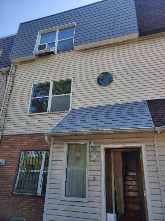 536 Pugsley Ave in Bronx, NY - Building Photo