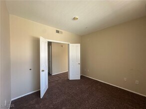 2900 Sunridge Heights Pkwy in Henderson, NV - Building Photo - Building Photo