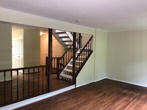 2281 Idylwood Station Ln in Falls Church, VA - Building Photo - Building Photo