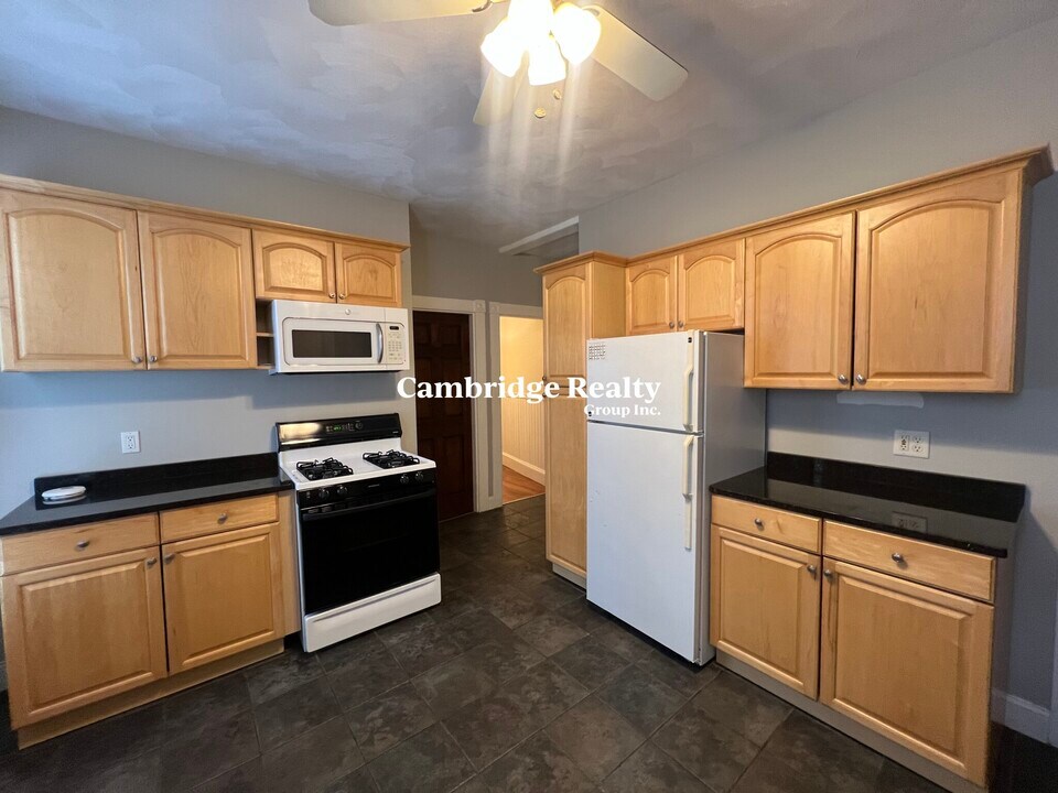 253 Washington St, Unit R in Cambridge, MA - Building Photo