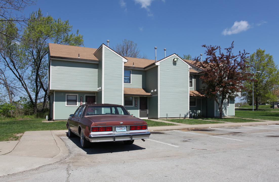 Jefferson Manor Apartments in Kansas City, MO - Building Photo