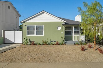 8053 Altavan Ave in Los Angeles, CA - Building Photo - Building Photo