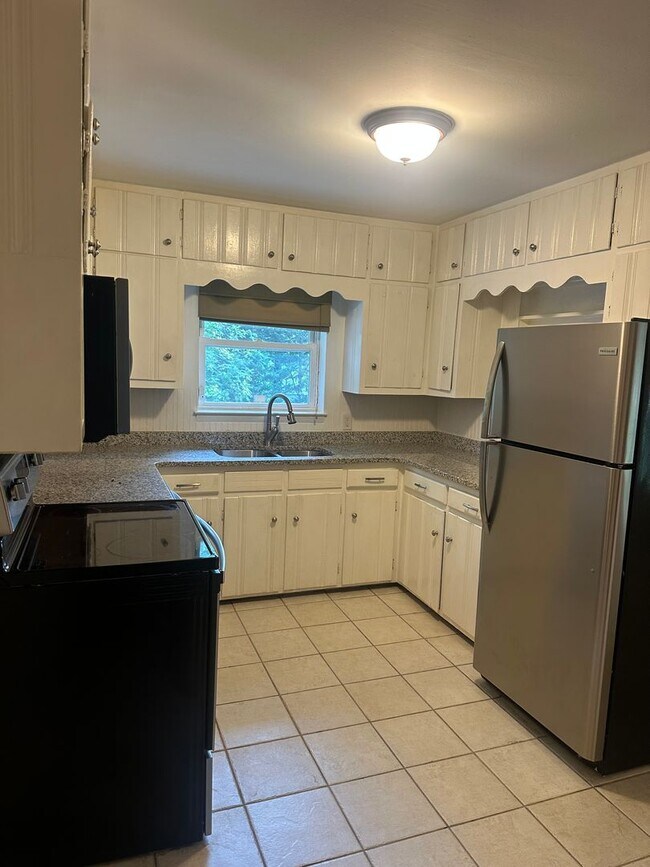 406 Holly Dr in Gainesville, GA - Building Photo - Building Photo