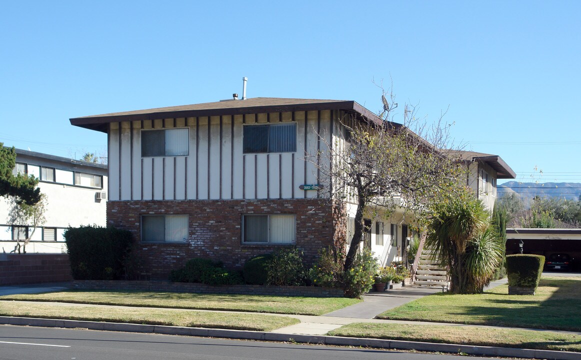 3563 N E St in San Bernardino, CA - Foto de edificio