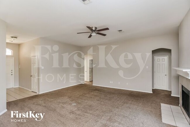 635 St Eric Dr in Mansfield, TX - Foto de edificio - Building Photo