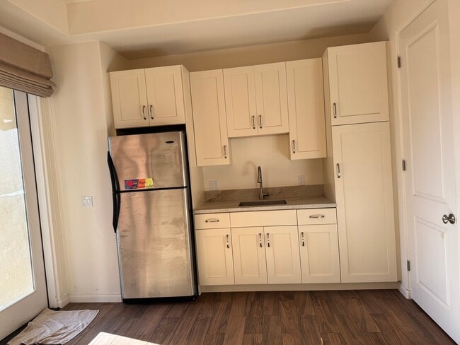 5560 Campana Ct in Santa Barbara, CA - Foto de edificio - Building Photo