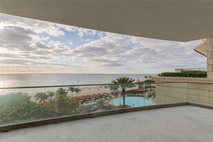 17975 Collins Ave, Unit 401 in Sunny Isles Beach, FL - Building Photo