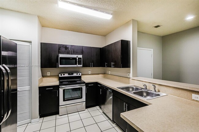 10301 SW 18th St in Miramar, FL - Building Photo - Building Photo