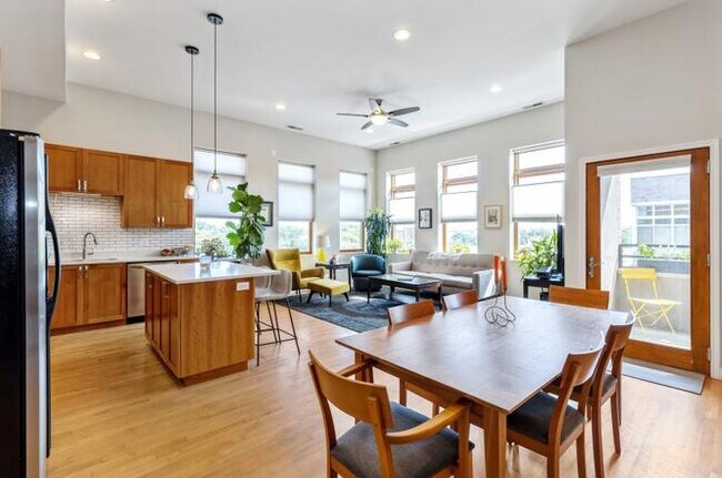 2158 N Damen Ave, Unit 4 in Chicago, IL - Foto de edificio - Building Photo