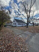 40 Sundance St in Warwick, RI - Building Photo